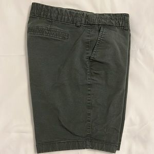 Gap khakis city 9 inch Bermuda Short Army Olive Green